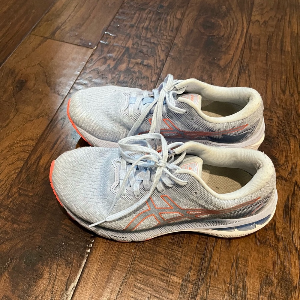 ASICS tennis shoes. Size 7